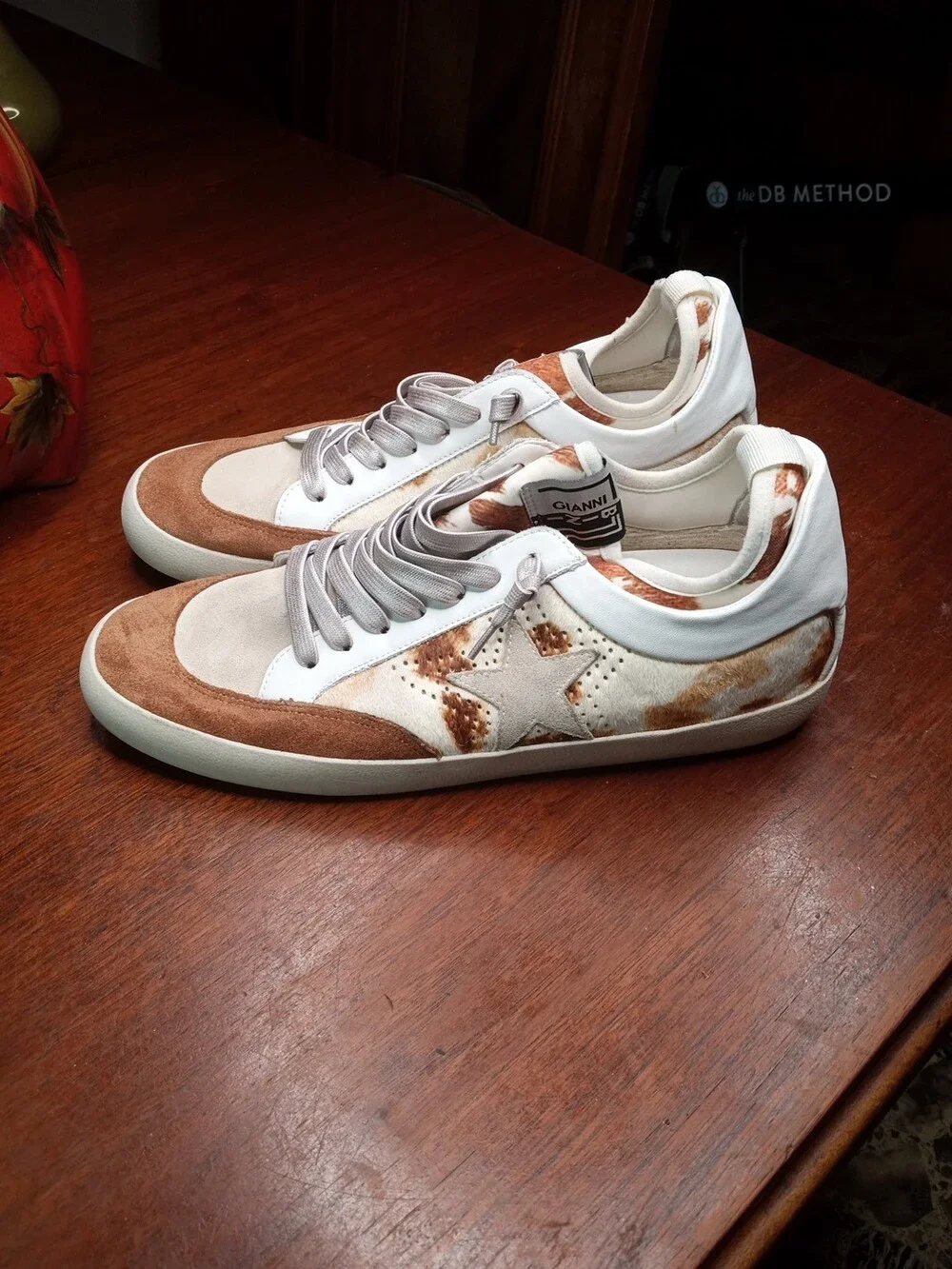 Gianni Bini Kaeko Star Sneakers Size 9.5 M Calf Hair Brown White Leather Shoe